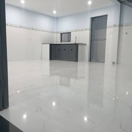 Nhà mới tinh 75m2, sẵn máy lạnh, phòng ngủ rộng gần mặt tiền, Uỷ Ban, Trường Học