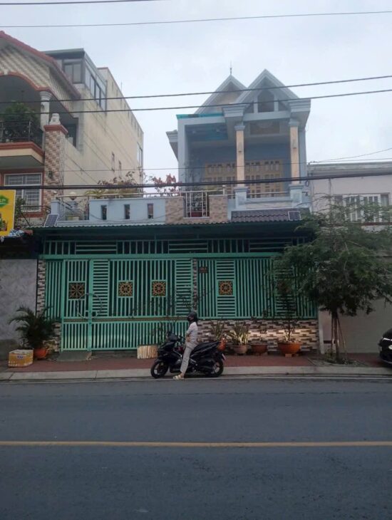 Bán nhà mặt tiền 2 tầng 10x20m giá 12,5 tỷ Đường Đặng Thúc Vịnh Nối Dài