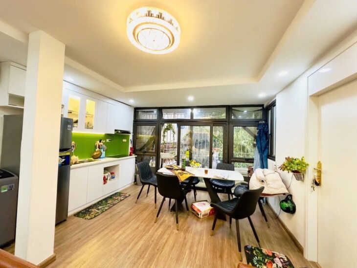 68m2, Tập thể Minh Khai, Hai Bà Trưng, Tầng 2, 2 ngủ, lô góc thoáng sáng, ô tô ngay chân cầu thang.