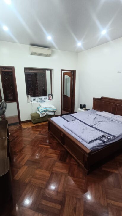 Bán nhà Ôtô tránh Phố Hoàng Cầu: 50m2/5Tầng/MT 4.2m 27 Tỷ Cách Hồ 30m, KD đỉnh