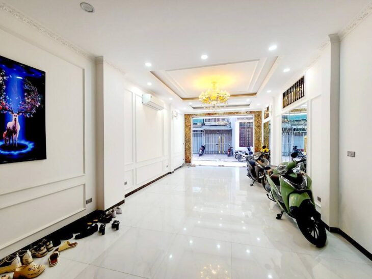 Nhà đẹp Hoàng Cầu, 7 tầng, thang máy, sổ vuông, ô tô đỗ cửa