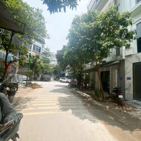 Bán đất khu VIP Tây Nam Linh Đàm,vỉa hè,oto tránh,kinh doanh đỉnh, 60m2,18 tỷ sinh lời từng ngày