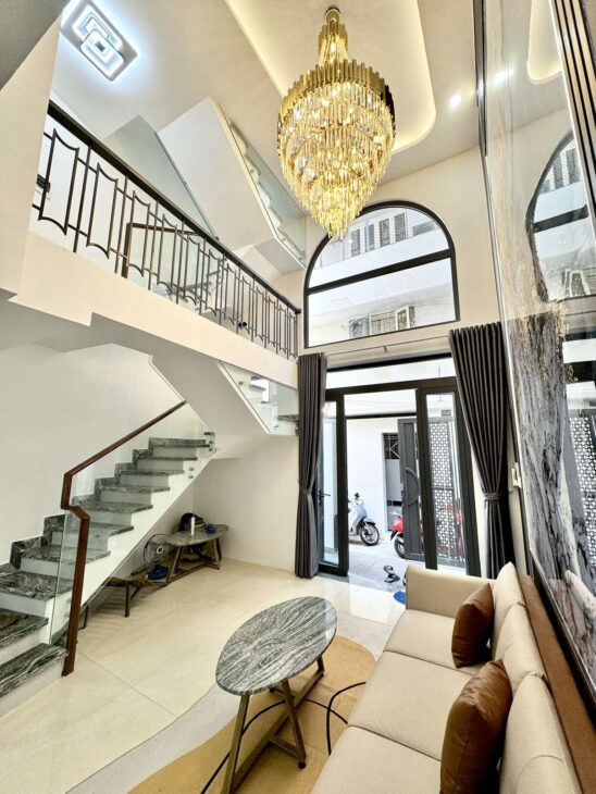 Bán Nhà Nguyên Hồng 45m2, Ngang 5.2m , 4 Tầng, Ôtô Tới Nhà Nhỉnh 7 Tỉ