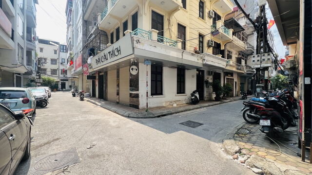 PHÂN LÔ – OTÔ TRÁNH – VỈA HÈ – THÔNG SỐ VÀNG TRONG LÀNG HOÀNG QUỐC VIỆT – 25 TỶ