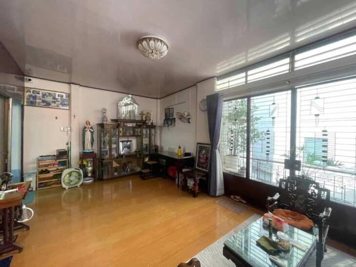 Nhà góc, 2 mặt thoáng, sát mặt tiền, Lê Hồng Phong quận 10 , 2 tầng 44m2 , Sổ Vuông, Hoàn Công