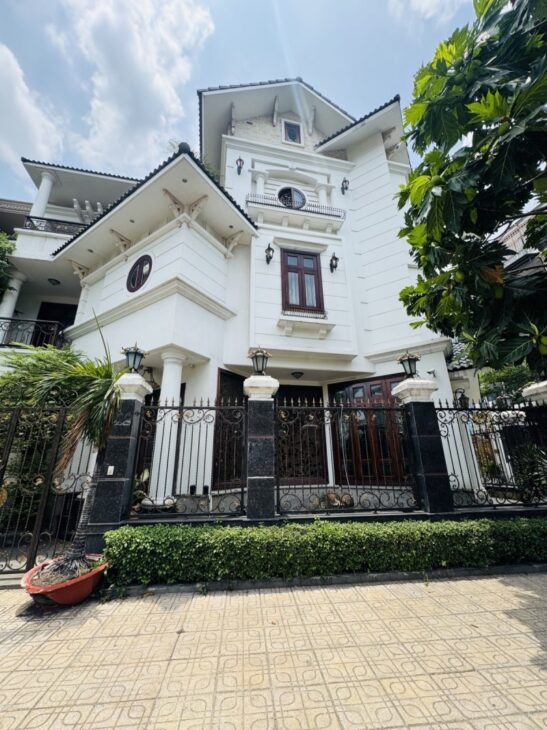 BÁN BIỆT THỰ ĐẲNG CẤP – 2 MẶT TIỀN – 144M2 – 4 TẦNG – 6 PN – 4 PHÒNG MASTER – NỘI THẤT GỖ ĐỎ CỰC