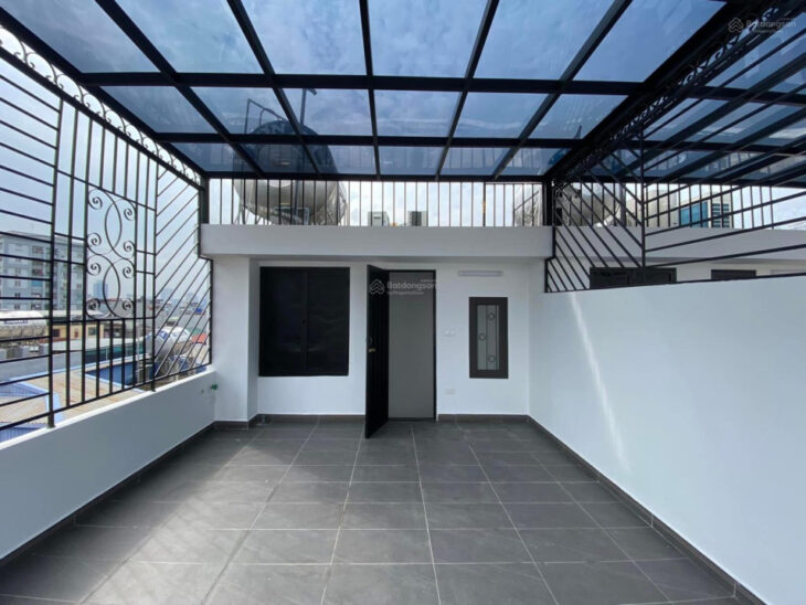 17.5 Tỷ sở hữu Toà nhà 7T Nguyễn Văn Huyên, Ô Tô Tránh , 52M2, MT 4.2M, Kinh Doanh