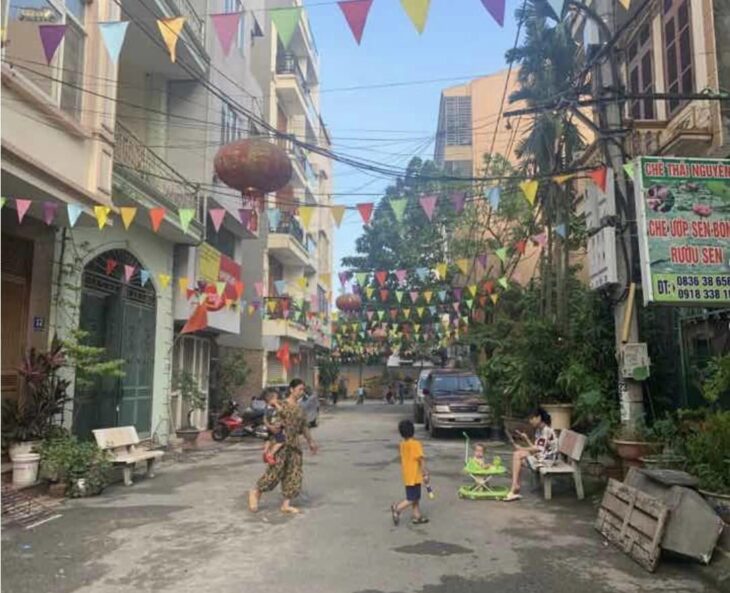 nhà 8 tầng thang máy đường đôi Phú Thượng hàng xóm Ciputra, ô tô vào nhà, dt 80m2, mt 7m, giá chỉ