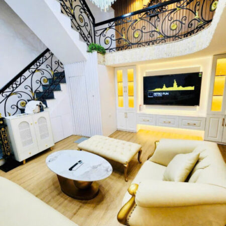 Kèo Vip! Bán nhà 5 tỷ, ô tô đỗ cửa, Phố Đặng Tiến Đông, Zalo 0911911021