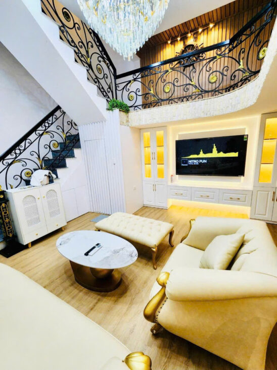 Kèo Vip! Bán nhà 5 tỷ, ô tô đỗ cửa, Phố Đặng Tiến Đông, Zalo 0911911021