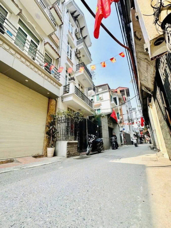 BÁN NHÀ TỨ LIÊN, TÂY HỒ. 60M2 4 TẦNG MT 5M GIÁ 15 TỶ- NGÕ THÔNG -OTO NHÀ DÂN XÂY CHẮC CHẮN VÔ CÙNG.