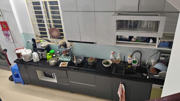 KINH DOANH ĐỈNH , VIEW HỒ , DÂN CƯ ĐÔNG, MT RỘNG , Ô TÔ ĐỖ CỬA. GIÁ NHỈNH 12,3 TỶ