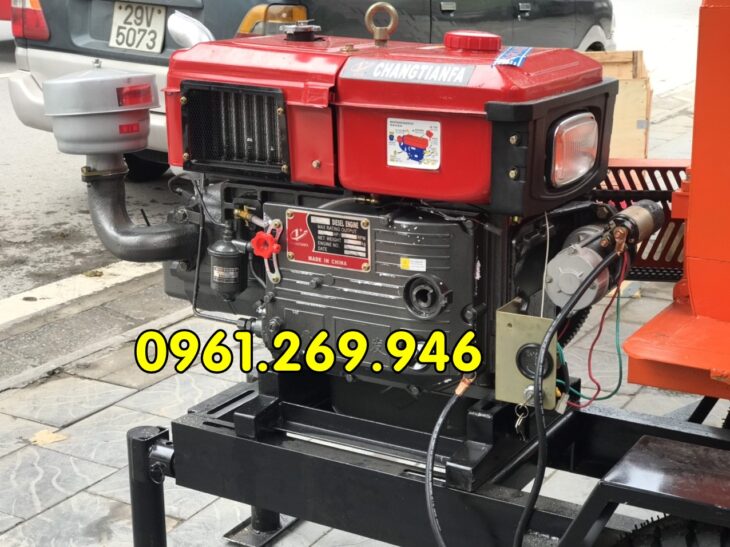 Máy băm cành cây đầu nổ 33HP đề điện acquy, máy băm cành cây di động
