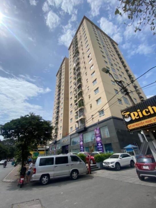 Bán Sàn Thương Mại Tầng 1 Tòa 137 Nguyễn Ngọc Vũ, 1260m2 MT 45m, Sổ đỏ lâu dài,