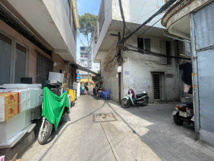 Nhà góc, 2 mặt thoáng, sát mặt tiền, Lê Hồng Phong quận 10 , 2 tầng 44m2 , Sổ Vuông, Hoàn Công