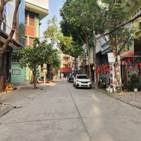 SIÊU PHẨM CẦU GIẤY- PHÂN LÔ VỈA HÈ OTO TRÁNH – BAY NHANH – 28 TỶ