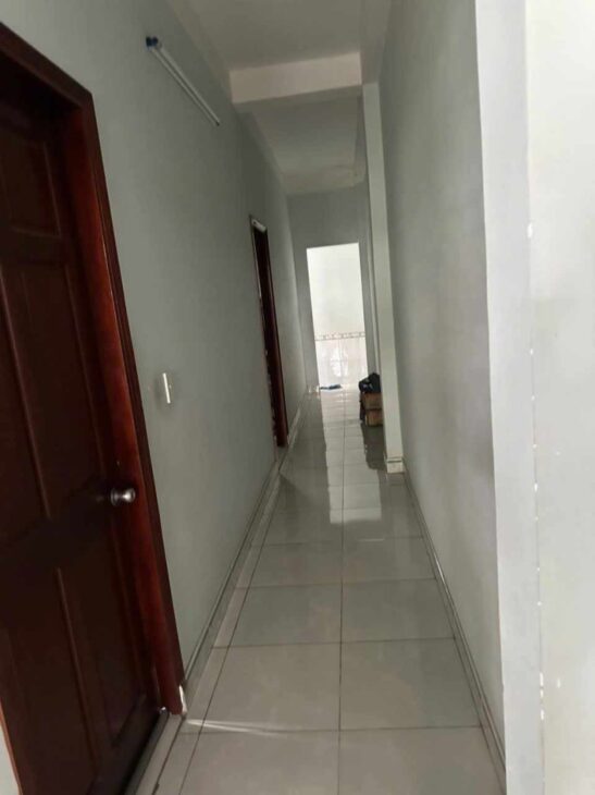 Bán nhà 3 Lầu 1 Trệt 100m2 Dĩ An,đường nhựa vài ô tô thông thoáng,gần chợ đêm