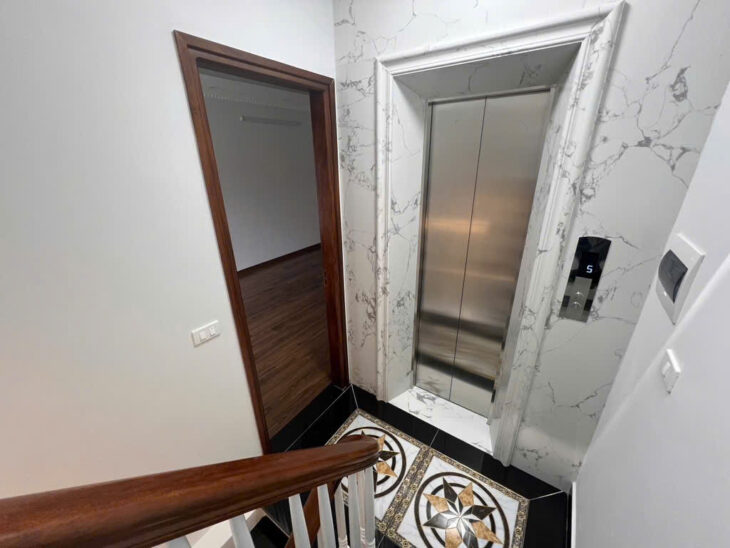 Bán nhà Phố Giảng Võ, Nhà Đẹp Ở Ngay, Thang Máy Xịn, 40mx5T, Giá: 8.7 Tỷ, Lh: 0396935190.