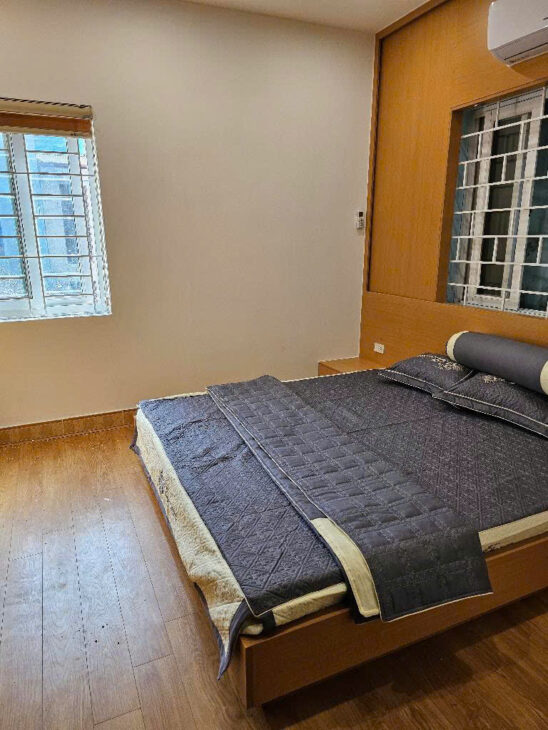 Bán nhà Phố Hào Nam, Nội Thất Đẹp, Hai Mặt Thoáng, 42mx4T, Giá: 7.6 Tỷ, Lh: 0396935190.