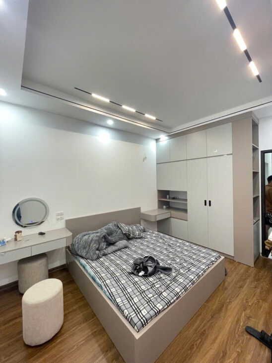 Bán nhà Phố Thái Hà, Trước Nhà Sân Thoáng, 60 Mét Ra Phố, 38mx5T, Giá: 7.7 Tỷ, Lh: 0396935190.