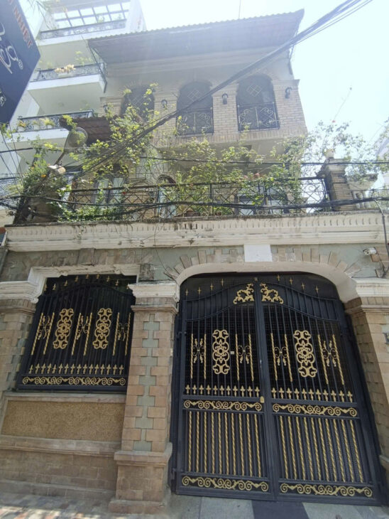 Bán nhà quận 10, đường Tô Hiến Thành, 125m2, hẻm xe hơi, 3 tầng, 23 tỷ