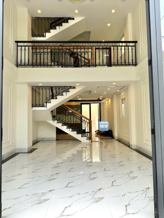 Bán nhà quận 11, đường Hòa Bình, 65m2, hẻm 8m thông, 5 tầng, 9.9 tỷ