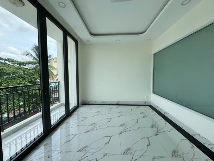 Bán nhà quận 11, đường Hòa Bình, 65m2, hẻm 8m thông, 5 tầng, 9.9 tỷ