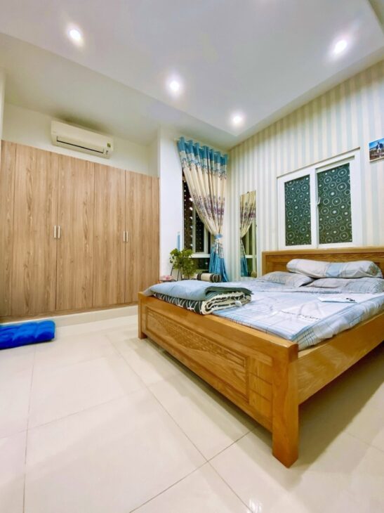 Bán nhà mặt tiền đường Số 8, Tăng Nhơn Phú, TP HCM, DT 130m2, 3 tầng, 5PN, sổ hồng. Giá 11.6 tỷ.