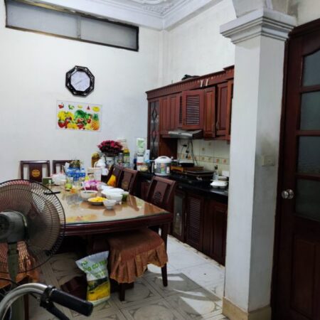 Bán nhà phân lô ngõ 132 cầu giấy 43m2*5T, ô tô cách 30M, giá 8,x tỷ, gia chủ phúc hậu