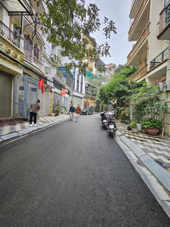 BÁN NHÀ LẠC LONG QUÂN, TÂY HỒ. 55M2 6 TẦNG MT 4M GIÁ 21 TỶ- PHÂN LÔ – Ô TÔ TRÁNH – VỈA HÈ -THANG