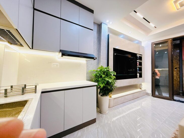 BÁN NHÀ LINH QUANG ĐỐNG ĐA NHÀ ĐẸP FULL NỘI THẤT NGÕ RỘNG 6 TẦNG THOÁNG SÁNG 4,5 TỶ