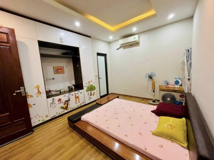Bán nhà phố Tô Vĩnh Diện, 35m² x 4 tầng, cách ô tô 10m, giá 5.75 tỷ, tiện ở ngay