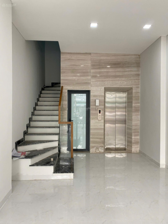 Bán nhà MT đường Tân Mỹ, Tân Phú, thiết kế đẹp 6 tầng, thang máy, đối diện cổng chợ Tân Mỹ, 26 tỷ