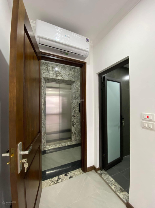 17.5 Tỷ sở hữu Toà nhà 7T Nguyễn Văn Huyên, Ô Tô Tránh , 52M2, MT 4.2M, Kinh Doanh