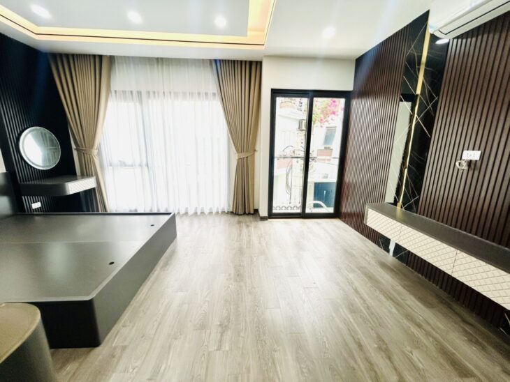 Bán nhà Trương Định – Ngõ nông thẳng phố – 5 tầng thang máy – Giá chỉ 7.9 tỷ