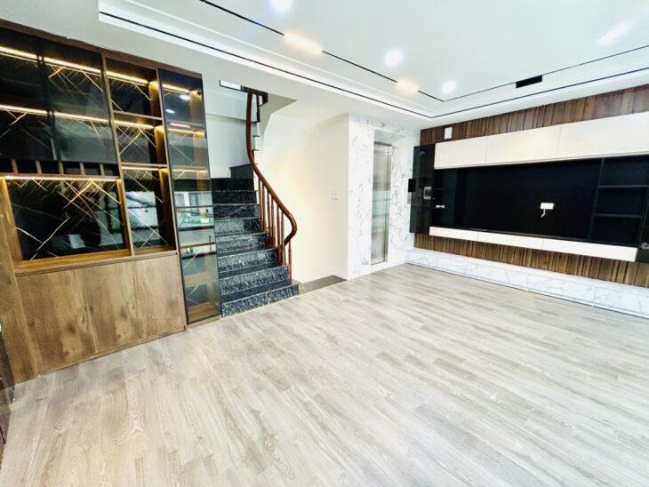 Bán nhà Trương Định – Ngõ nông thẳng phố – 5 tầng thang máy – Giá chỉ 7.9 tỷ