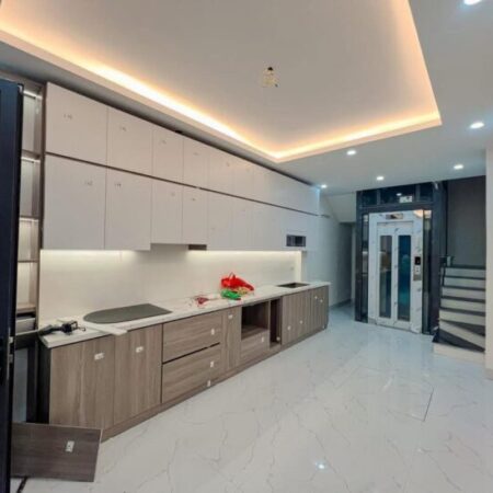 Nhà mới Hoàng Mai 38m2.5T thang máy, ngay phố, gần ô tô, khu dân trí cao.
