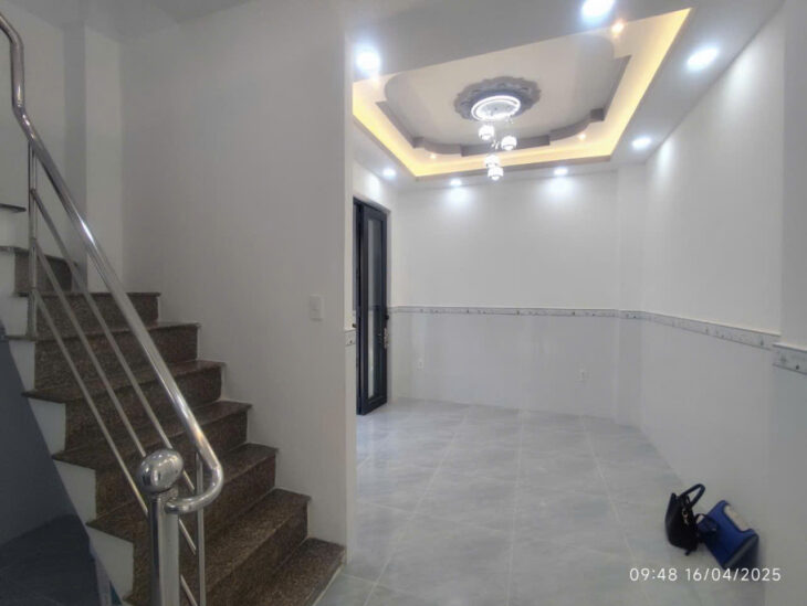 BÁN GẤP nhà 2 tầng, 2PN, 2WC, 24m2, Hiệp Thành 17, Q12, 2.7 tỷ, sổ hồng chính chủ, đường 3m