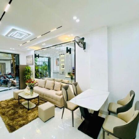 NHÀ MỚi KÍNH KOONG PHỐ MINH KHAI – GẦN PHỐ – ĐỦ NỘI THẤT 45M x 5T NHỈNH 8 TỶ 0965549363