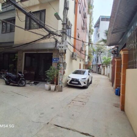 TRUNG TÂM NGÃ TƯ SỞ, Ô TÔ, KINH DOANH, CHỈ 10.3 TỶ.