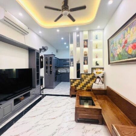 Lê Hồng Phong Sống Ổn Định – Đầu Tư Khôn Ngoan: Căn Nhà Không Thể Tốt Hơn”