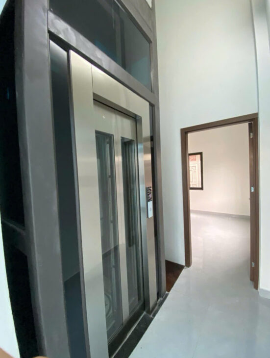 Nhà Phân Lô Trần Quốc Hoàn – 45m², 5 Tầng, MT 4m – Thang Máy, Ô tô Tránh – Kinh Doanh Đỉnh – 17 tỷ!