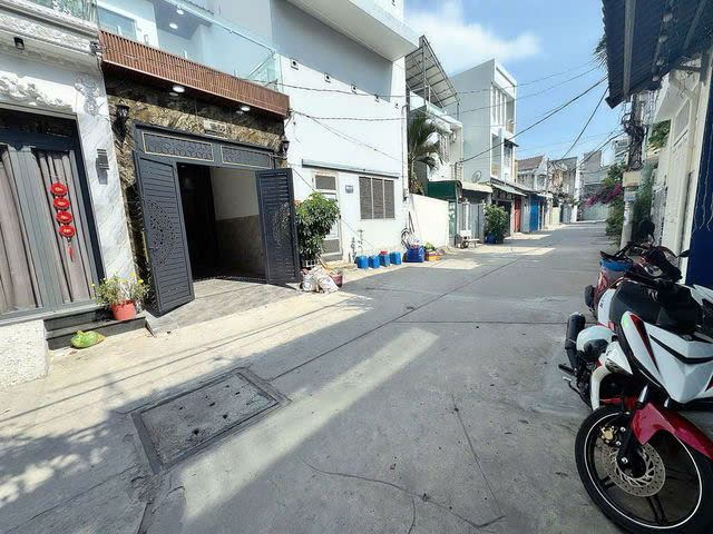 Bán gấp nhà giá mềm nhất quận 6: 7.8 tỷ – Đường Hậu Giang – P.12 Q.6 – BTCT – 4 tầng- 1 sân thượng-