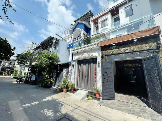 Bán gấp giá mềm nhất huyện Nhà Bè : 3.45 tỷ- Huỳnh Tấn Phát- DT: 51m – 3mx17m – 2 lầu – 5 PN – 3WC