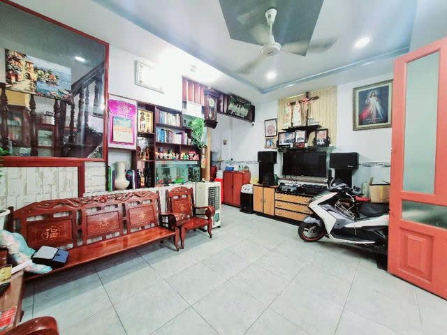 Bán gấp giá mềm nhất quận Tân Phú: 4.65 tỷ : Đường Nguyễn Ngọc Nhật- DT: Ngang khủng 5.2m- BTCT-1