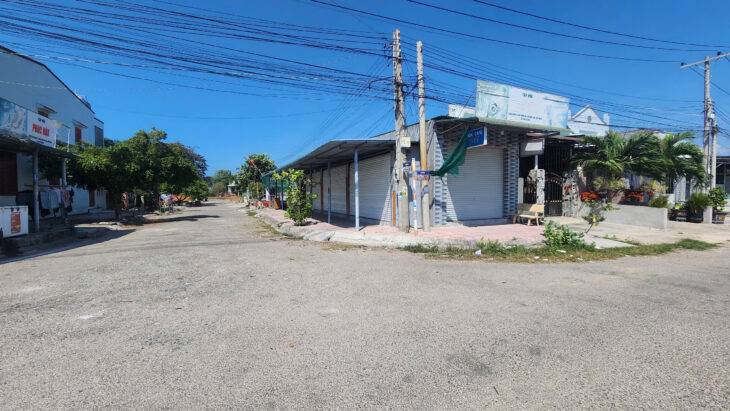 Bán nhà lô góc Đường nhựa Triều cường 3, Tân Phước, thị xã LaGi giáp 577