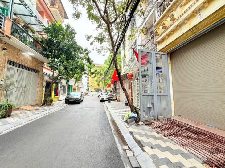 PHÂN LÔ VỈA HÈ VÕ CHÍ CÔNG – ÔTÔ TRÁNH, VÀO NHÀ – 6 TẦNG THANG MÁY – GIÁ 21 TỶ