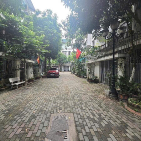 BÁN NHÀ PHÂN LÔ KDT AO SÀO- HOÀNG MAI, 70 M2, 5 TẦNG, MẶT TIỀN 5 M, GIÁ 20,5 TỶ.