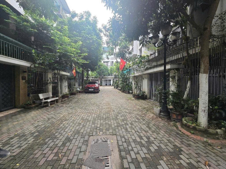 BÁN NHÀ PHÂN LÔ KDT AO SÀO- HOÀNG MAI, 70 M2, 5 TẦNG, MẶT TIỀN 5 M, GIÁ 20,5 TỶ.