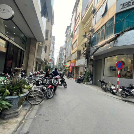 Bán nhà Hoàng Cầu, Trần Quang Diệu trước nhà ô tô tránh – Kinh doanh 60m x Mt 4,6M